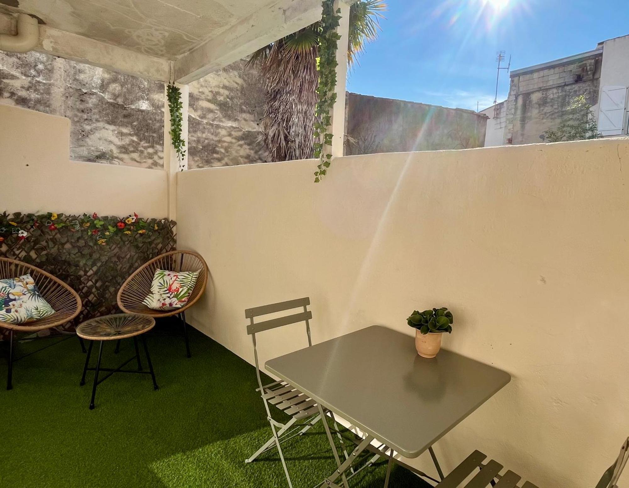 Escapade Vintage Avec Terrasse En Centre Historique Apartment La Rochelle  Exterior photo